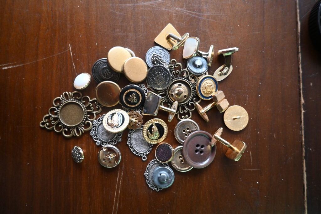 Knopf-& Manschettensammlung. Alte Knöpfe, Gold,braun.silberfarben